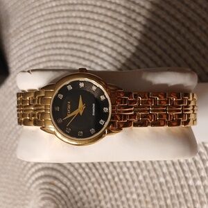 NWT WOMEN'S WATCH